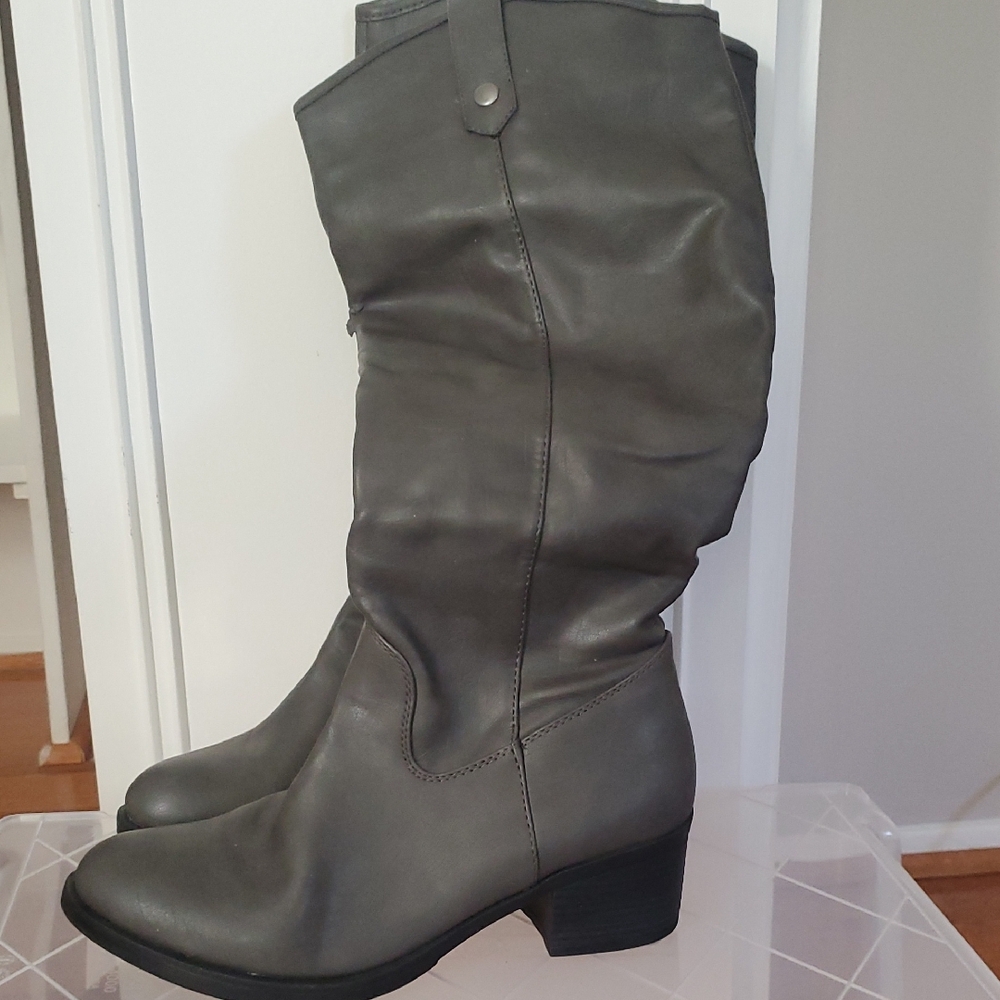 Rampage Gray Heeled Boots
